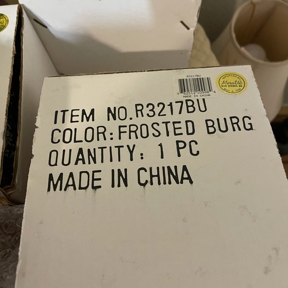 5 frosted burgundy Christmas ball ornaments - Picture 6 of 8